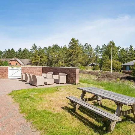 10 Person Holiday In R M
