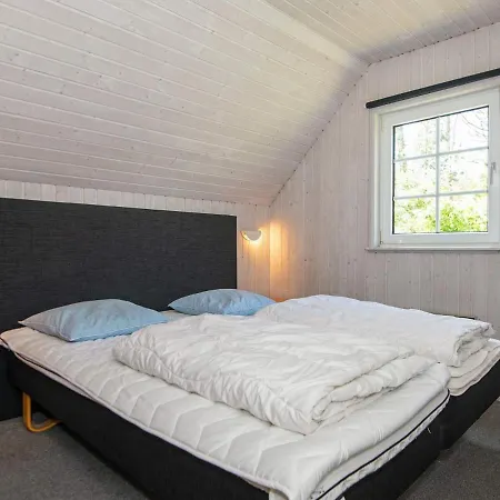10 Person Holiday In R M